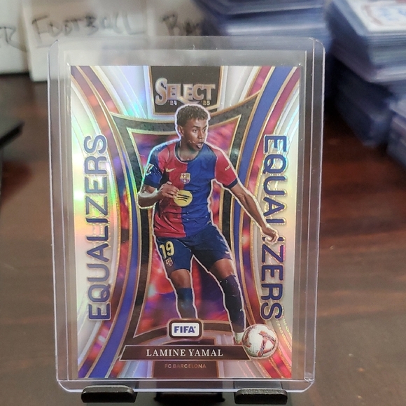 Lamine Yamal 2024-25 Select FIFA Soccer Equalizer Silver Prizm Sports Card - Picture 1 of 6